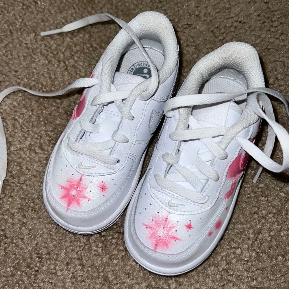 Custom pink and white Air Force 1